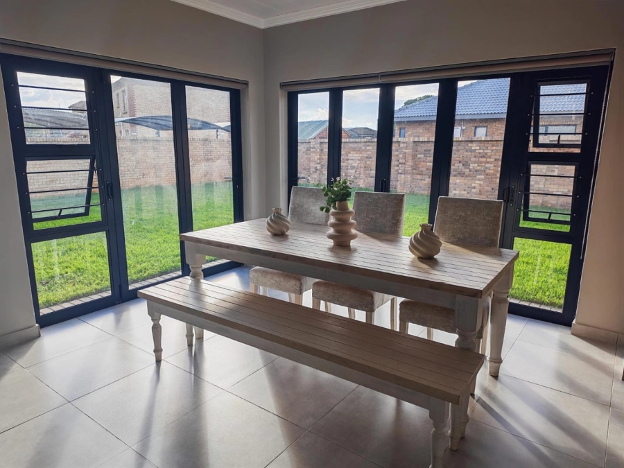 To Let 3 Bedroom Property for Rent in Flamwood North West